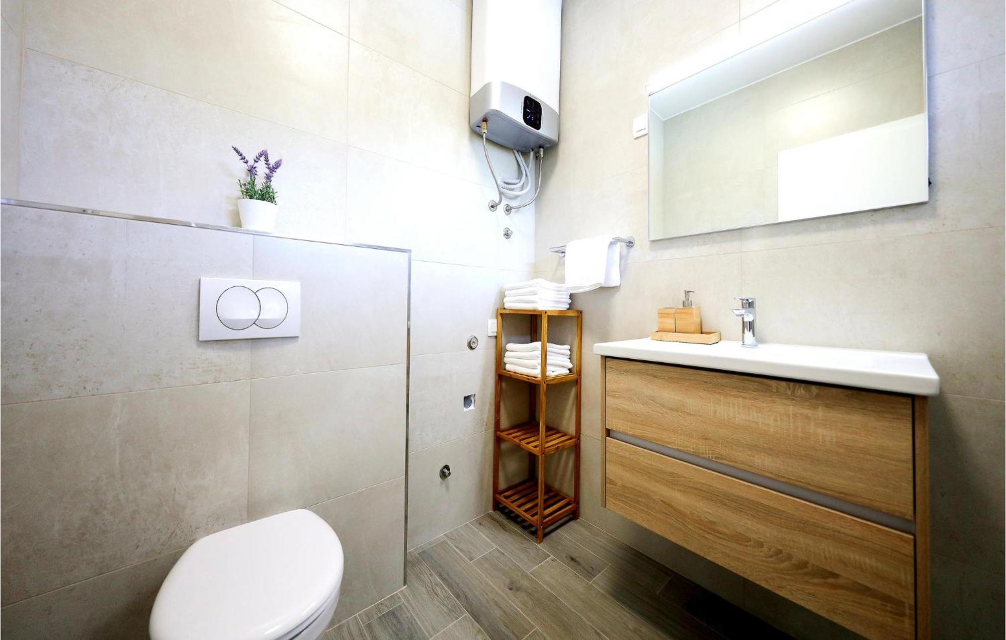 Stunning Home In Vrsi With Kitchen Exteriör bild